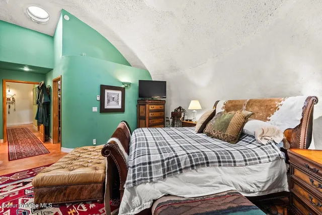 $650,000 | 123 East Mountain View Road, Clark Fork, ID 83811