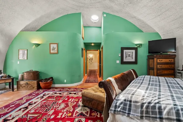 $650,000 | 123 East Mountain View Road, Clark Fork, ID 83811