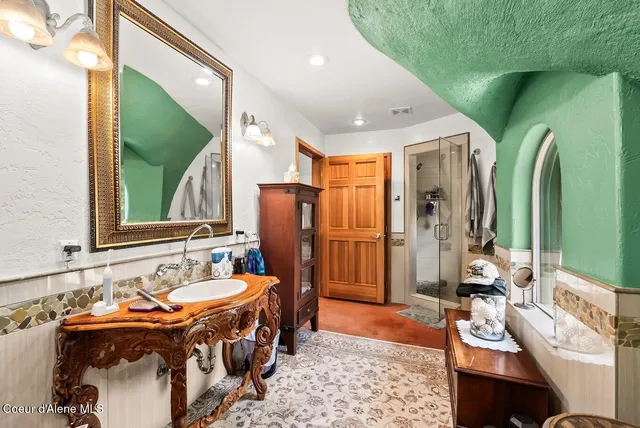 $650,000 | 123 East Mountain View Road, Clark Fork, ID 83811