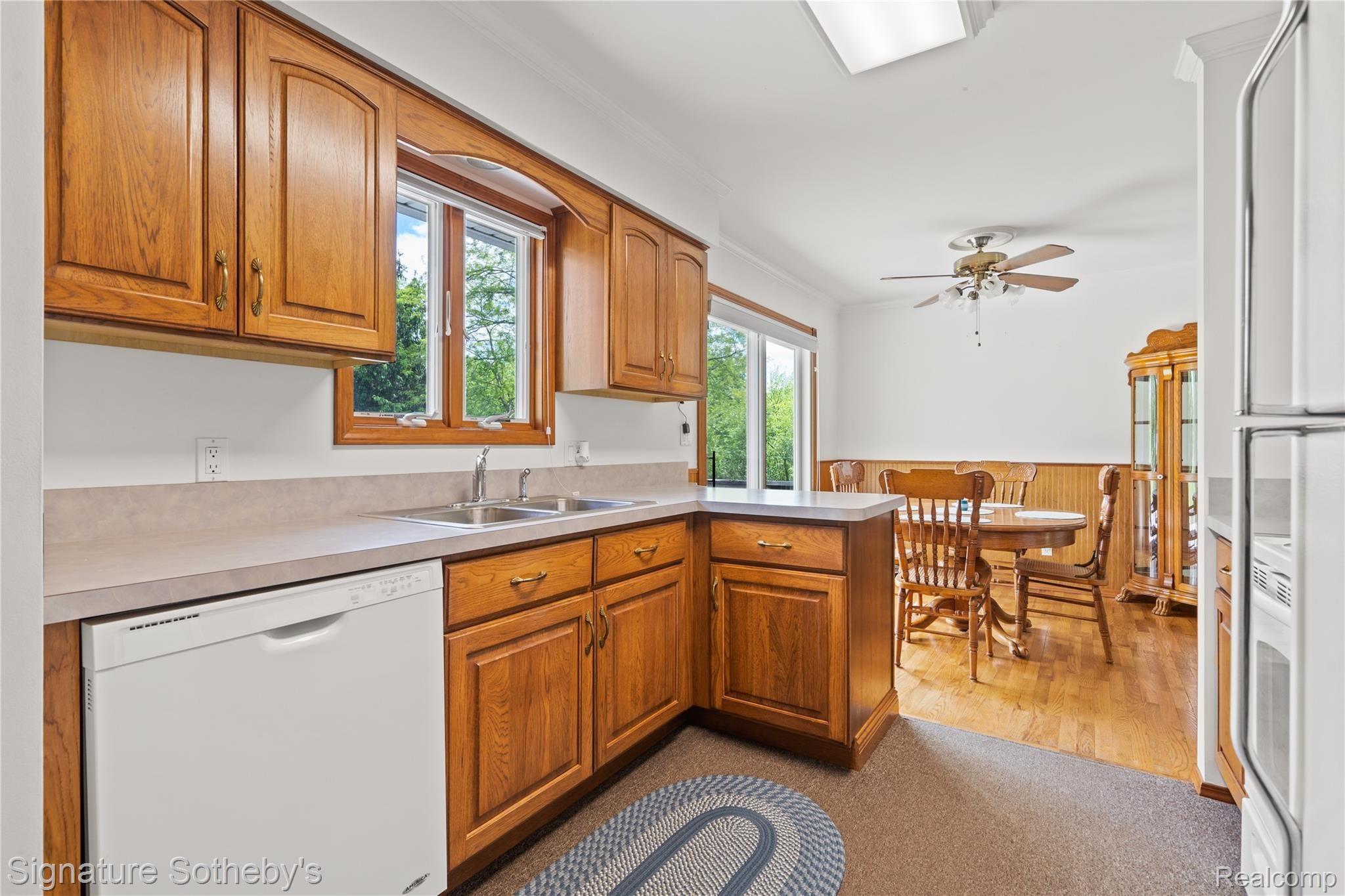 9241 White Lake Road Fenton, MI 48430 - Photo 11 of 27 Kitchen