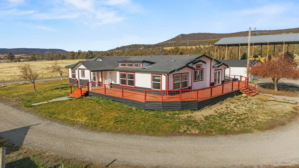 $899,000 | 17465 Harpold Road, Malin, OR 97632