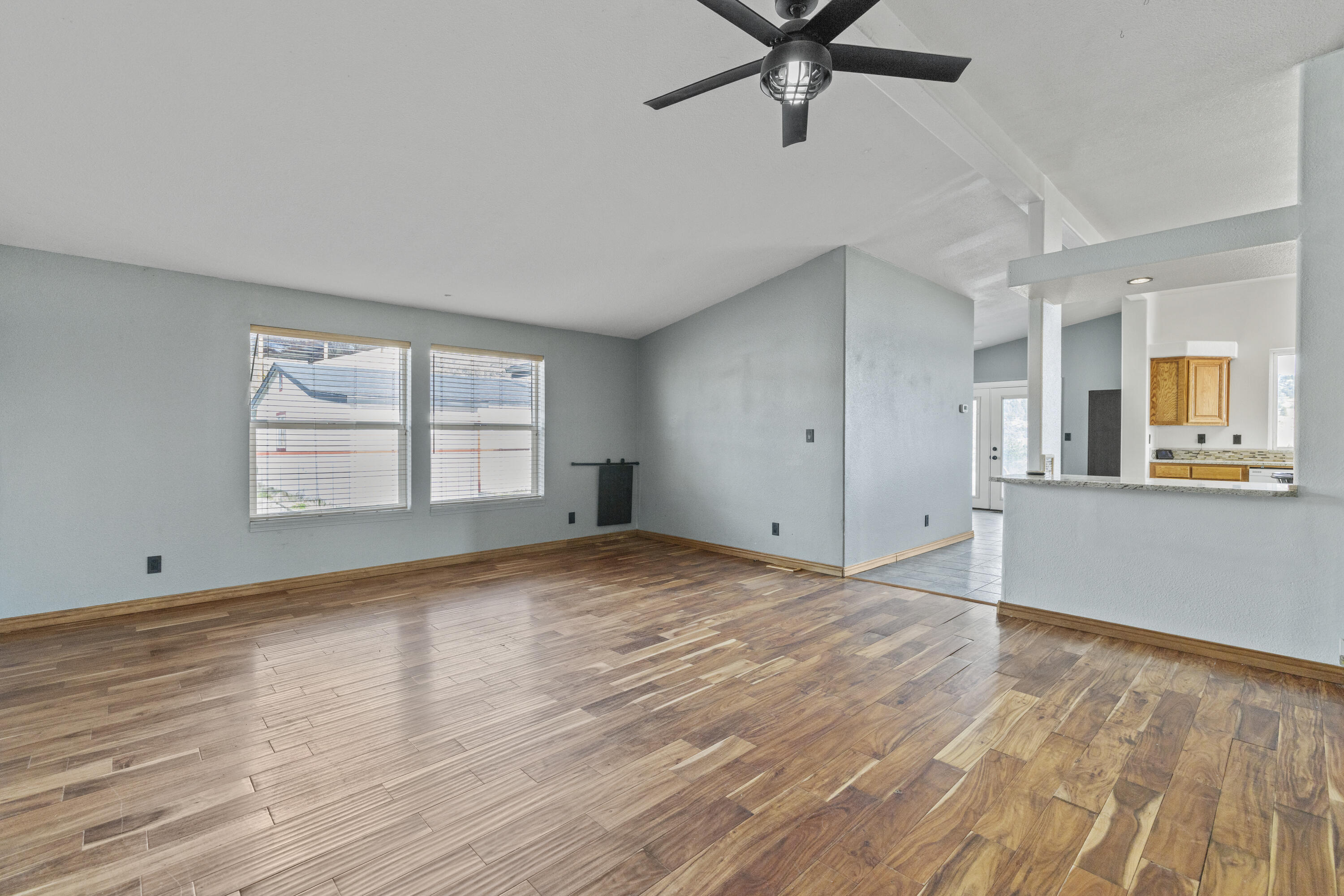 17465 Harpold Road Malin, OR 97632 - Photo 35 of 122 Living Room