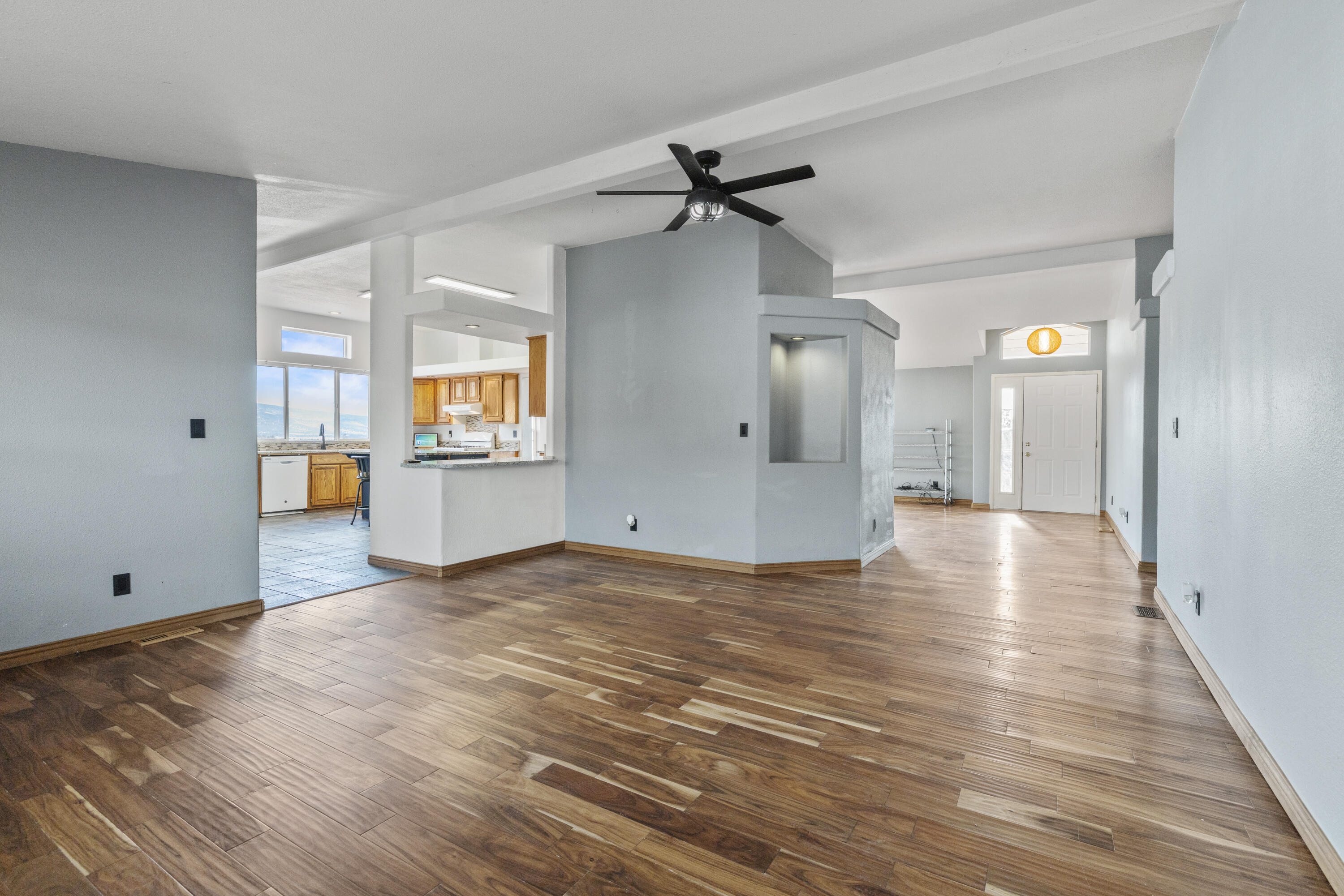 17465 Harpold Road Malin, OR 97632 - Photo 36 of 122 Living Room