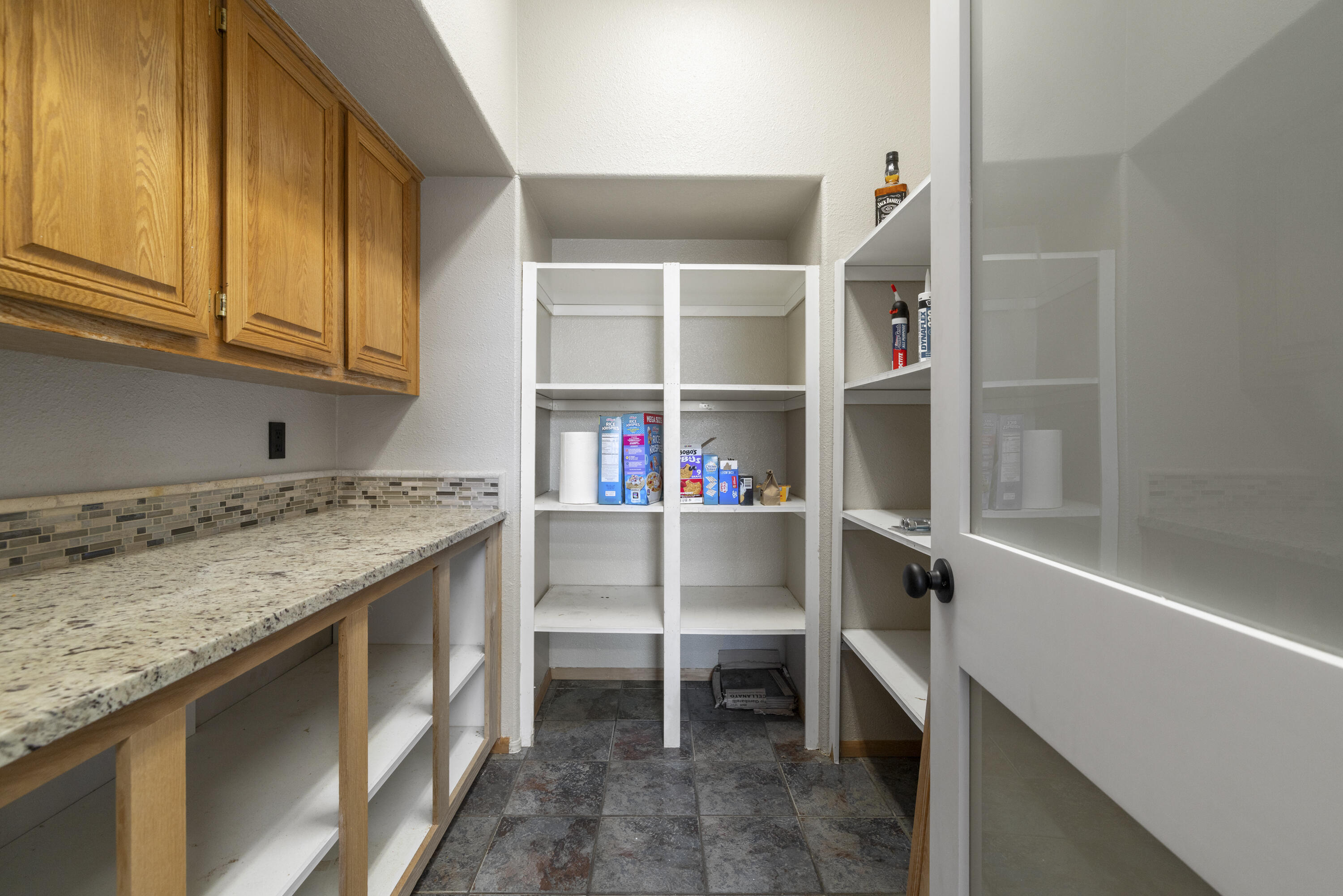 17465 Harpold Road Malin, OR 97632 - Photo 43 of 122 Butlers Pantry