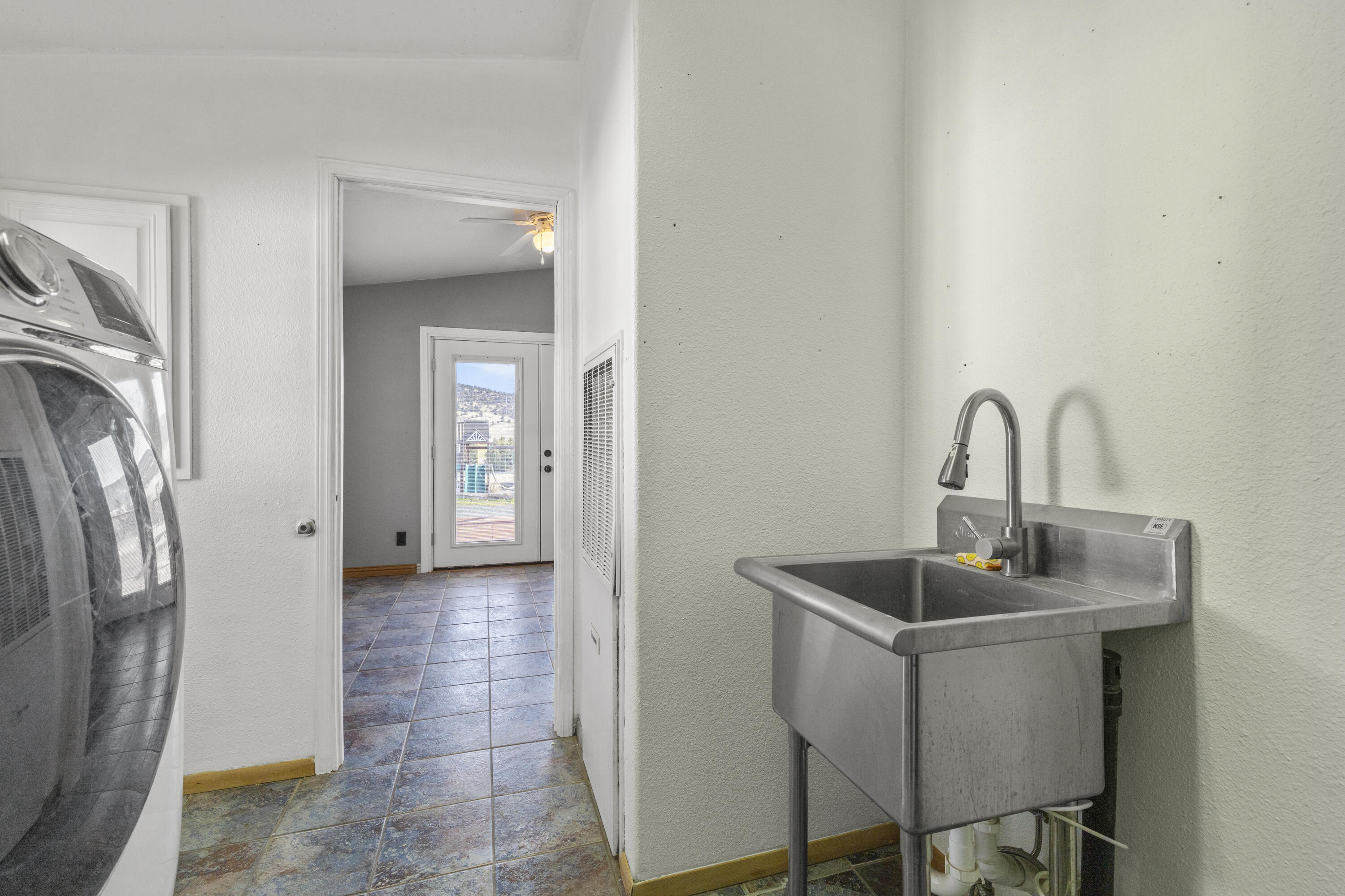 17465 Harpold Road Malin, OR 97632 - Photo 48 of 122 Laundry