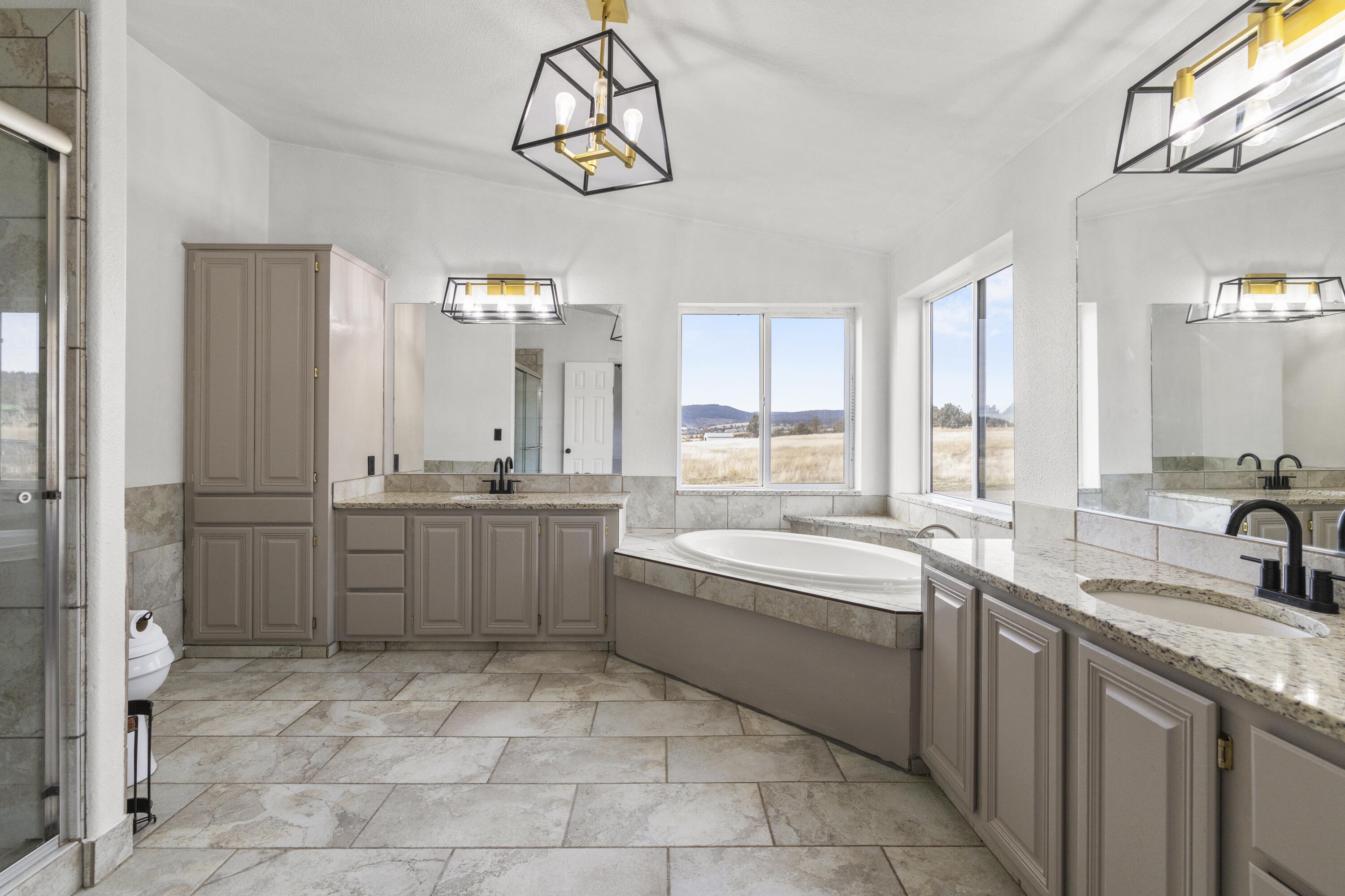 17465 Harpold Road Malin, OR 97632 - Photo 55 of 122 Primary Bathroom
