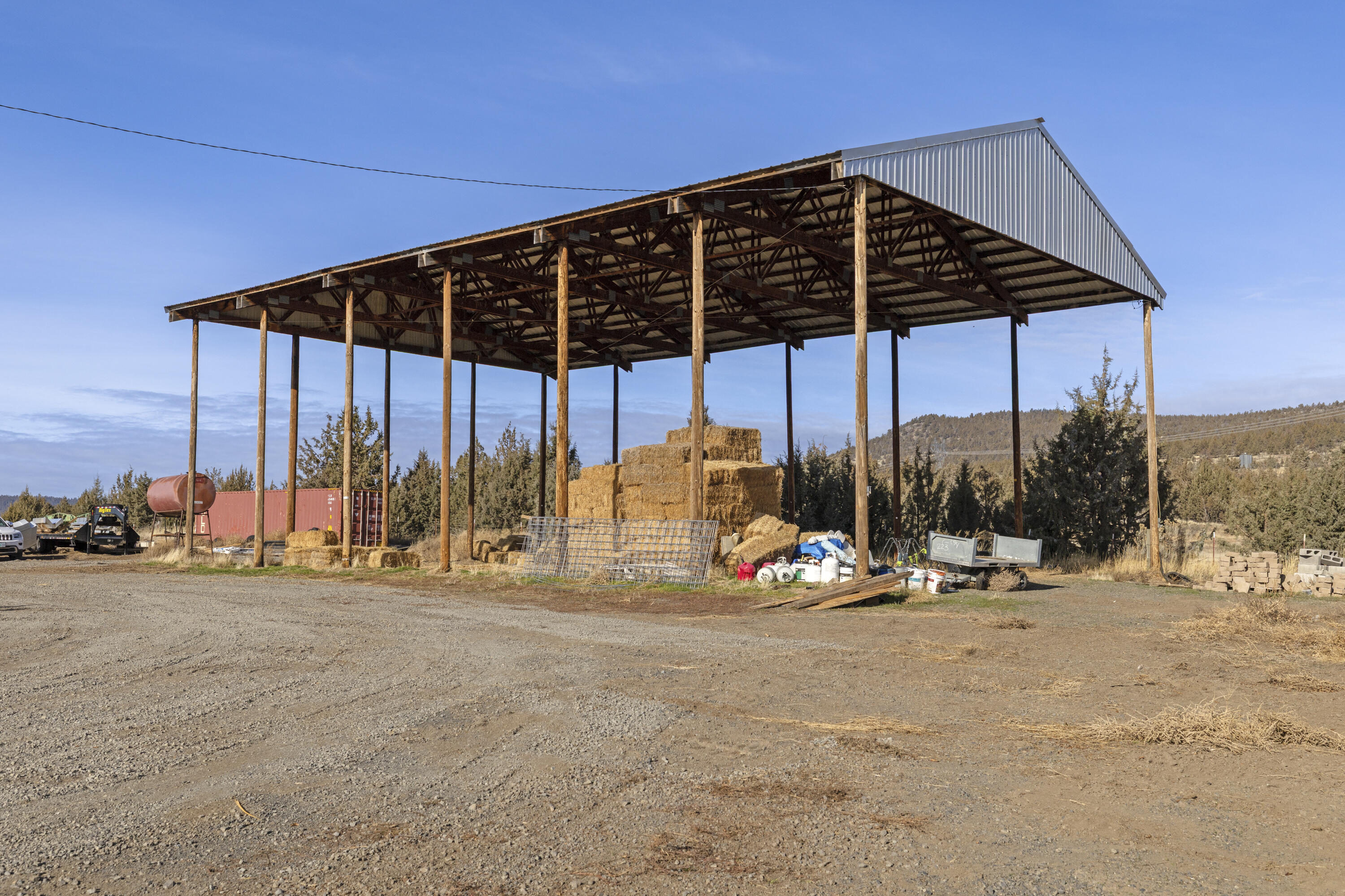 17465 Harpold Road Malin, OR 97632 - Photo 7 of 122 Hay Barn
