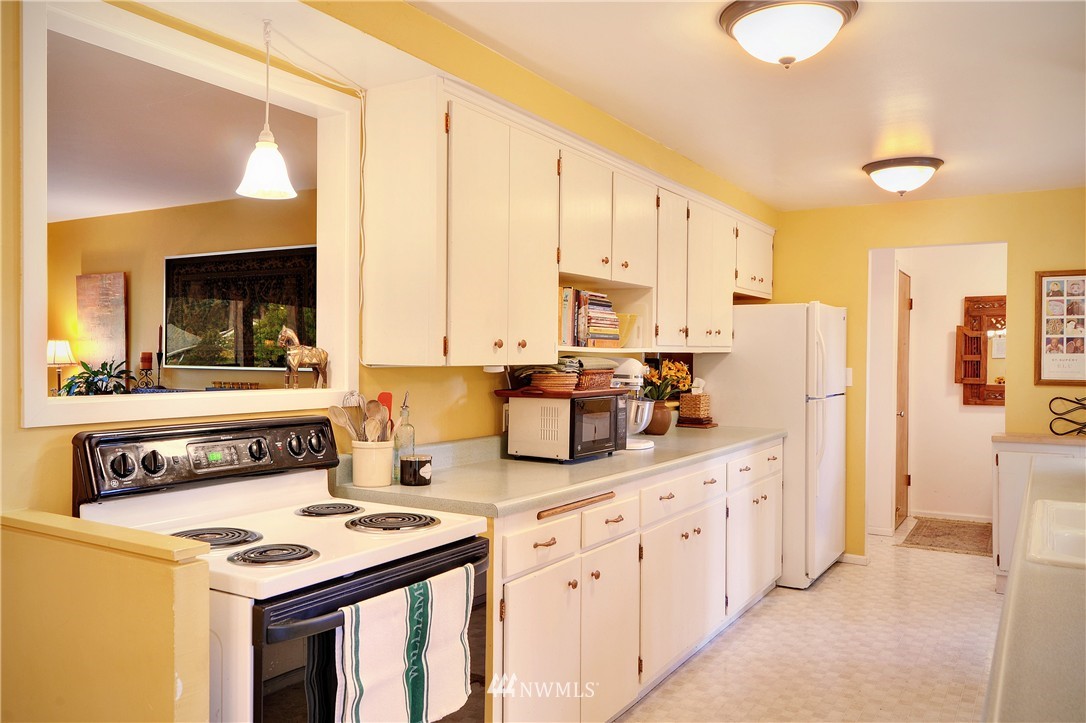 9802 238th Street Southwest Edmonds, WA 98020 - Photo 8 of 20 Gallery Image 8