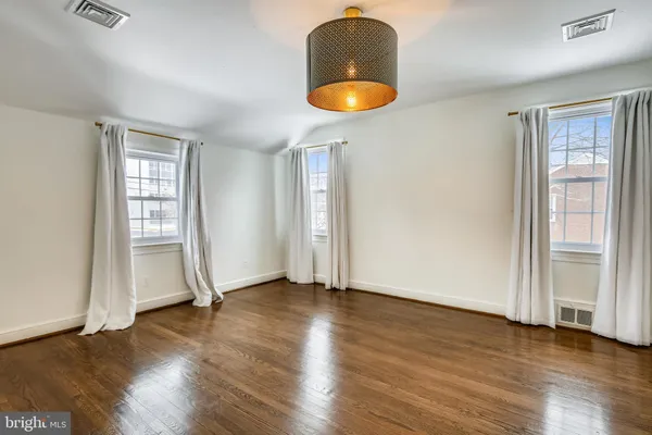 $6,200 | 111 South Oak Street, Falls Church, VA 22046