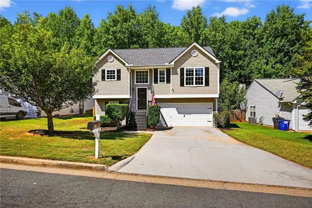 a house view with a outdoor space