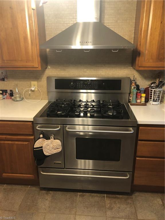 548 Allred Mill Road Mount Airy, NC 27030 - Photo 5 of 25 Electric oven w/ Gas Cooktop
