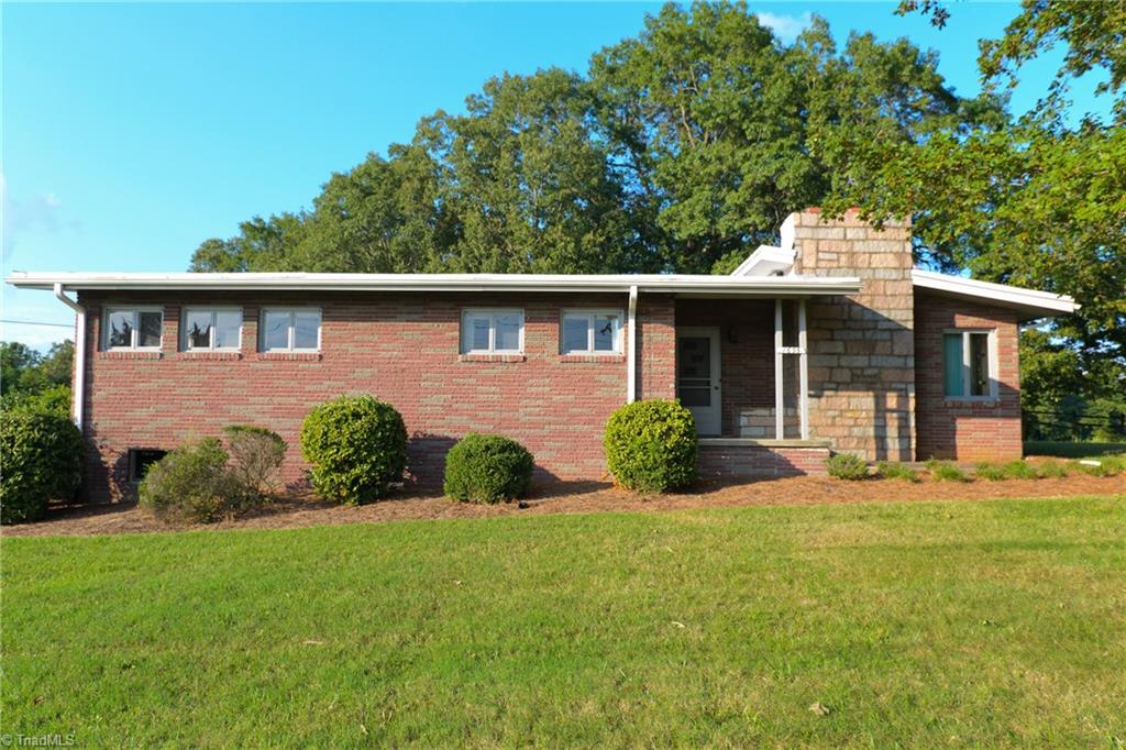 1635 Lake Road Thomasville, NC 27360 - Photo 2 of 21 Gallery Image 2
