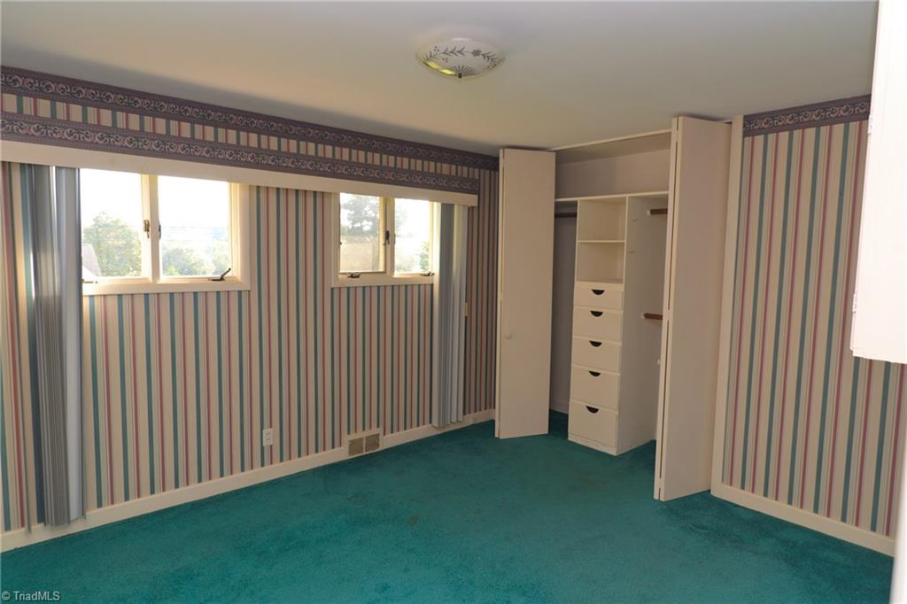 1635 Lake Road Thomasville, NC 27360 - Photo 11 of 21 Gallery Image 11