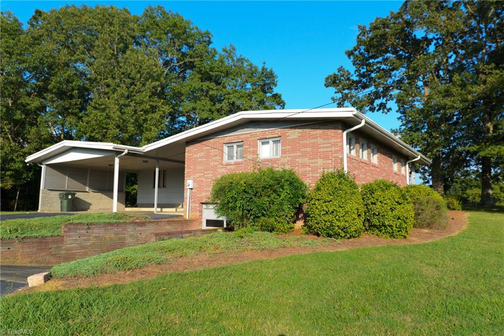 1635 Lake Road Thomasville, NC 27360 - Photo 3 of 21 Gallery Image 3