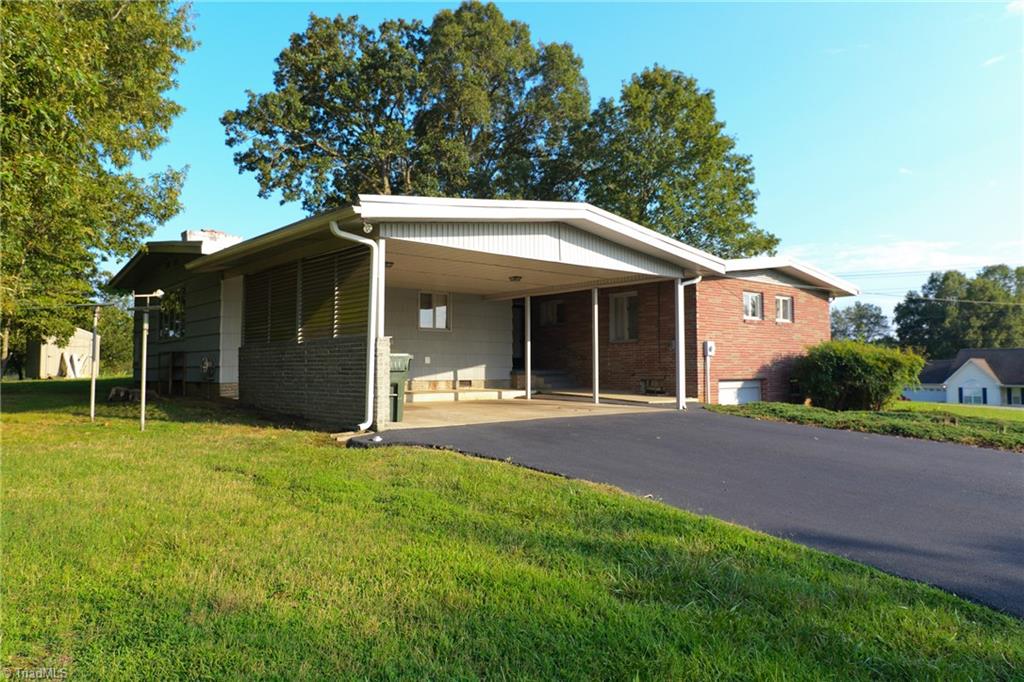 1635 Lake Road Thomasville, NC 27360 - Photo 4 of 21 Gallery Image 4