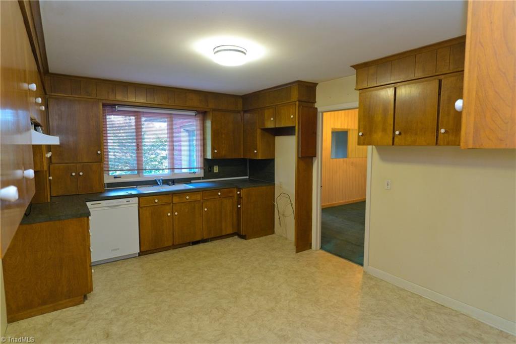 1635 Lake Road Thomasville, NC 27360 - Photo 6 of 21 Gallery Image 6
