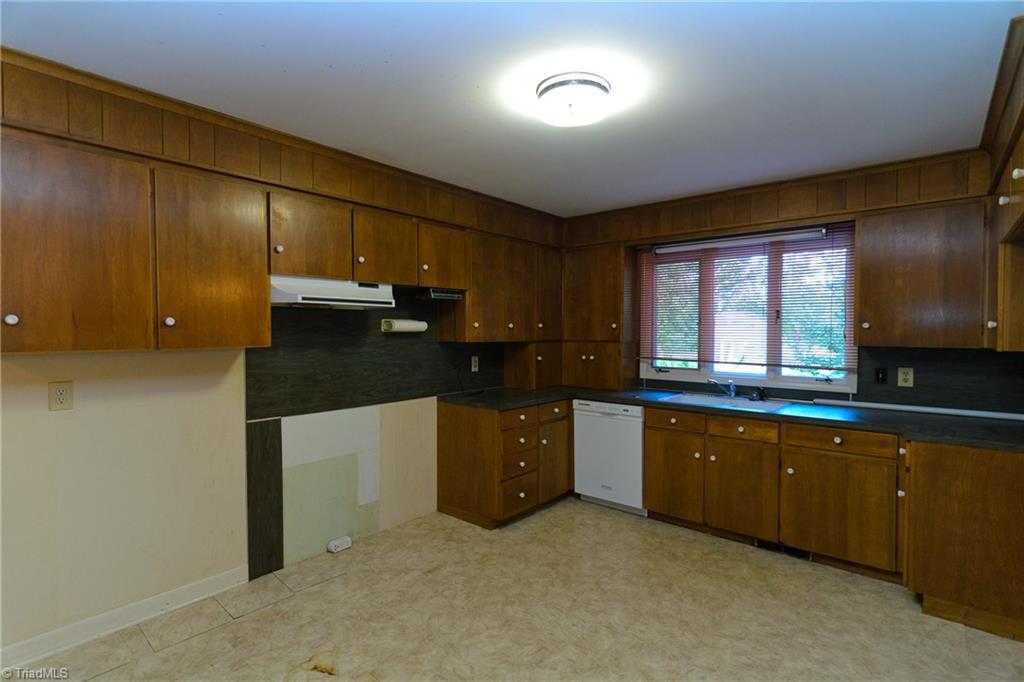 1635 Lake Road Thomasville, NC 27360 - Photo 7 of 21 Gallery Image 7
