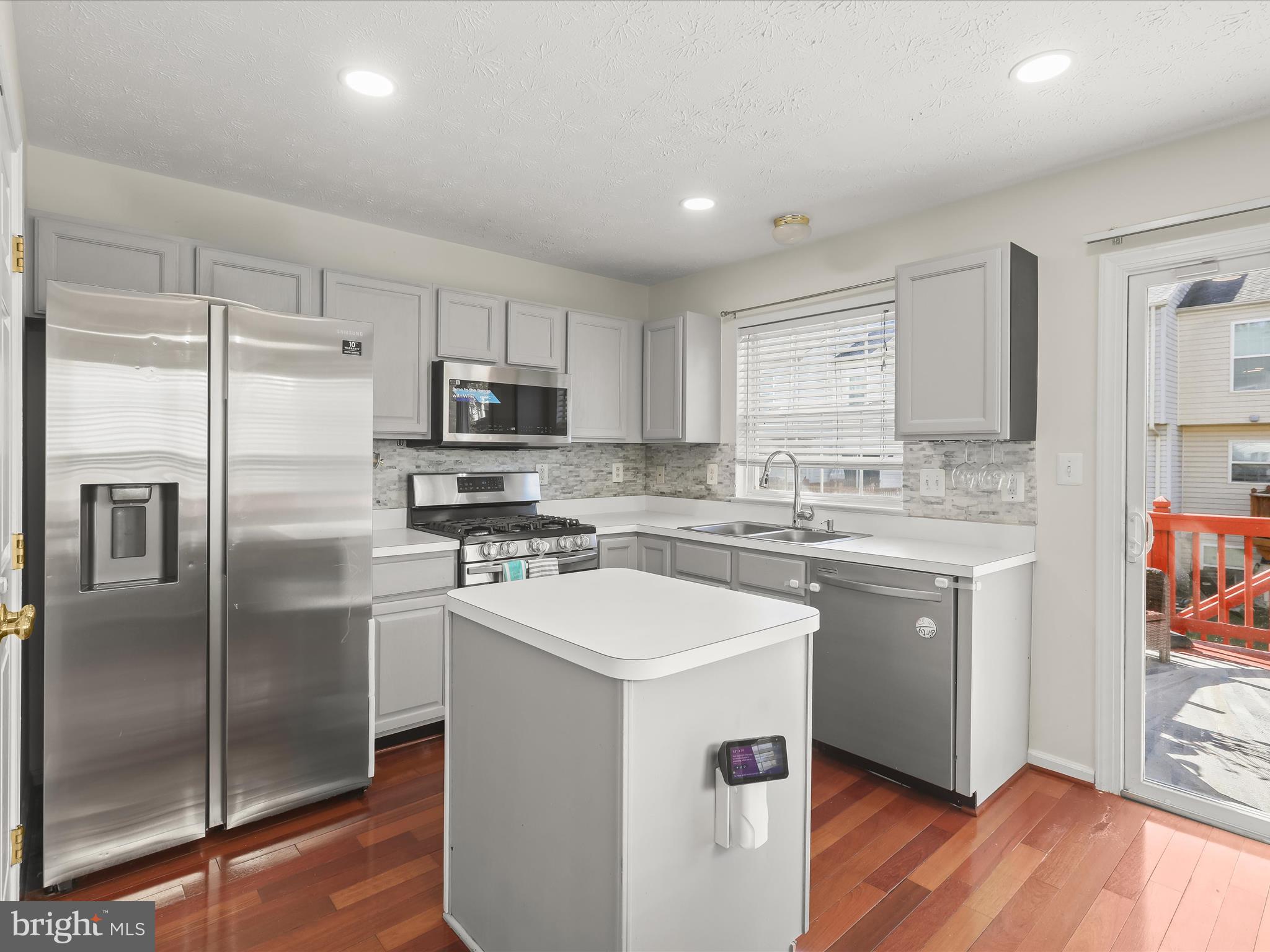 8212 Spadderdock Way Laurel, MD 20724 - Photo 6 of 16 Stainless steel appliances
