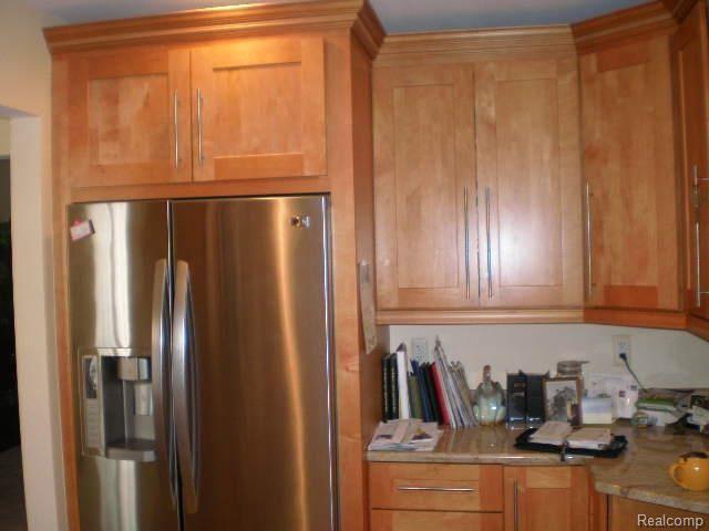 11410 Common Road Warren, MI 48093 - Photo 7 of 17 10-KITCHEN-4.jpg