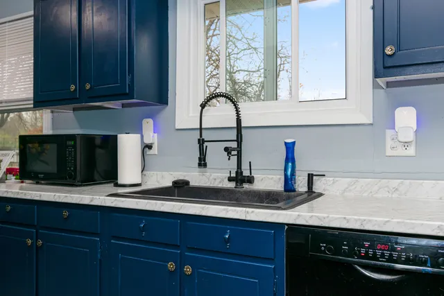 $199,900 | 418 Standish Drive, Bloomington, IL 61704