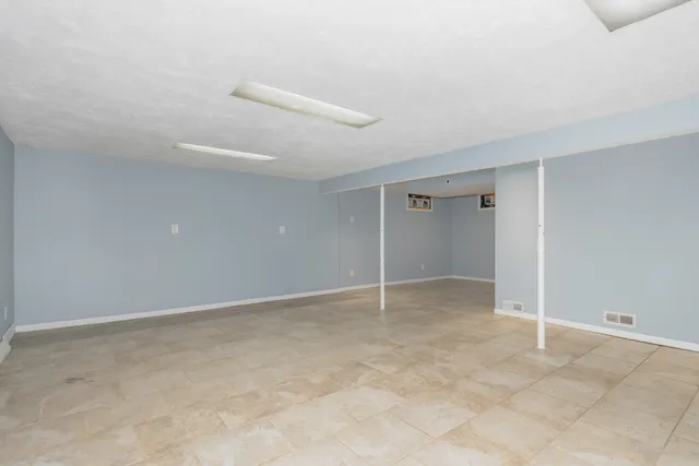 $199,900 | 418 Standish Drive, Bloomington, IL 61704