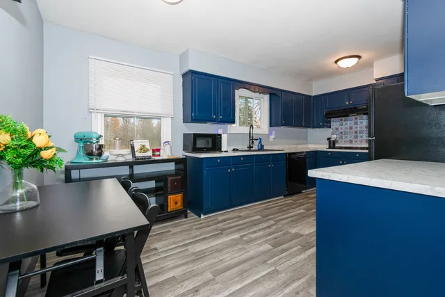 $199,900 | 418 Standish Drive, Bloomington, IL 61704