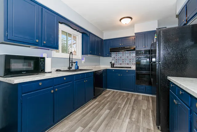 $199,900 | 418 Standish Drive, Bloomington, IL 61704