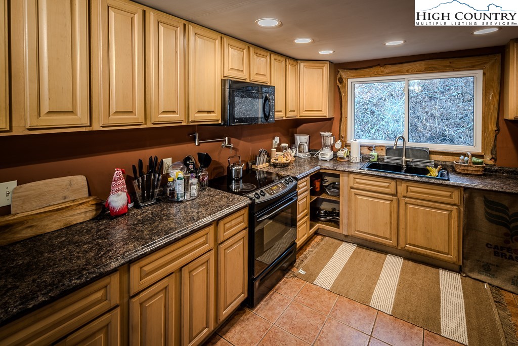 990 Old Bristol Road Boone, NC 28607 - Photo 17 of 38 Gallery Image 17