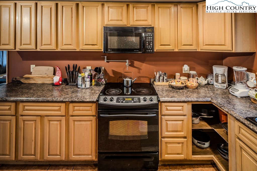 990 Old Bristol Road Boone, NC 28607 - Photo 18 of 38 Gallery Image 18