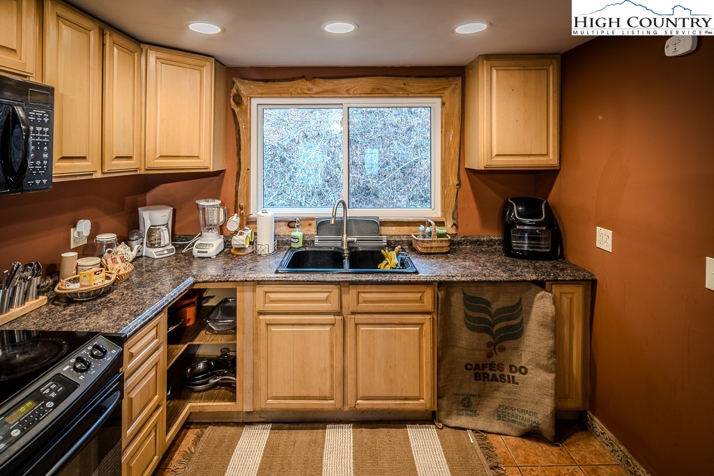 990 Old Bristol Road Boone, NC 28607 - Photo 19 of 38 Gallery Image 19