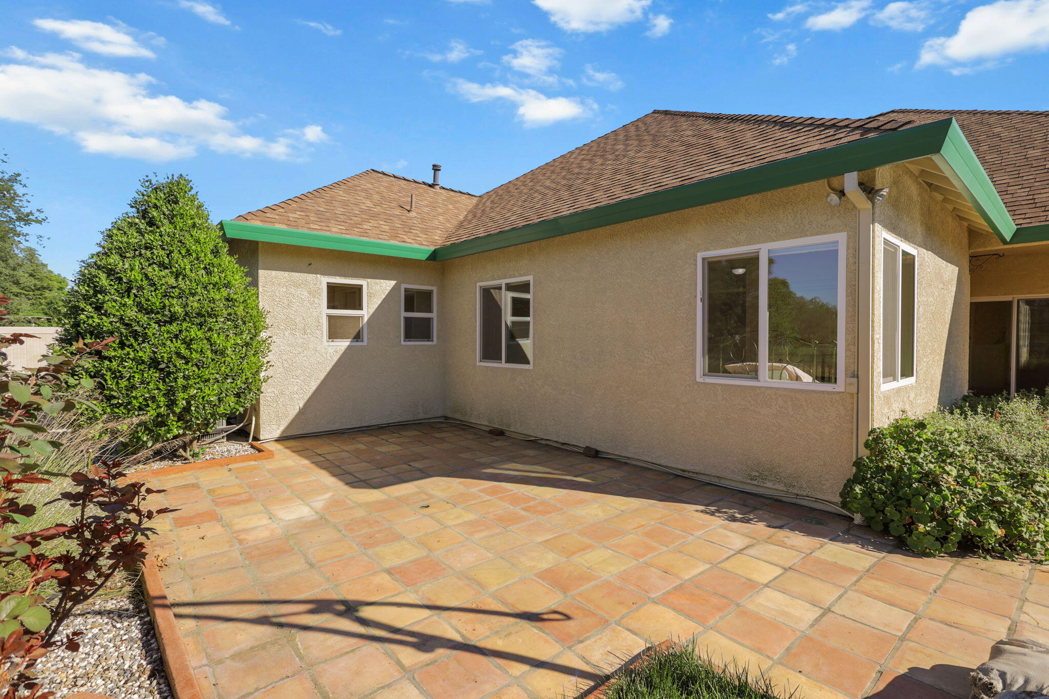 2110 Cadjew Street Redding, CA 96003 - Photo 55 of 62 Back patio