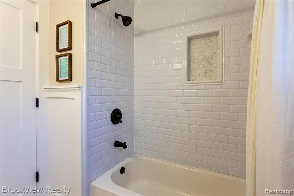 270 Winry Drive Rochester Hills, MI 48307 - Photo 18 of 28