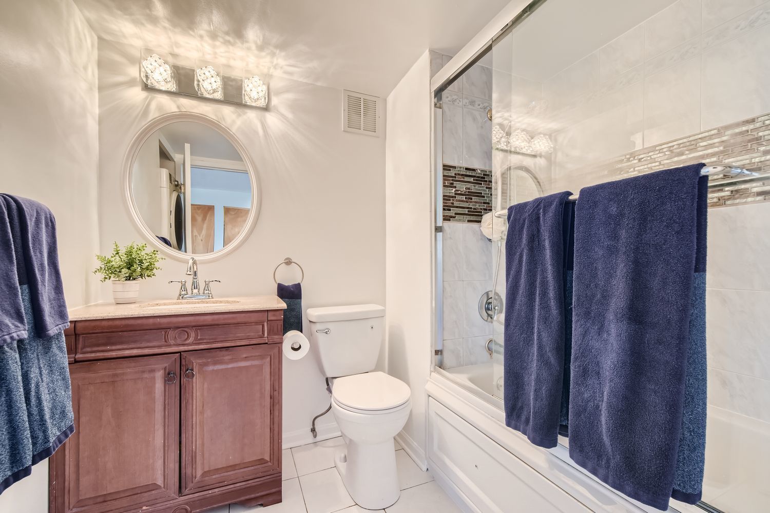 711 West Gordon Terrace, Unit 701 Chicago, IL 60613 - Photo 25 of 27 a bathroom with a toilet a sink and a mirror