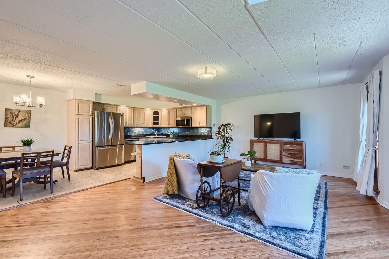 711 West Gordon Terrace, Unit 701 Chicago, IL 60613 - Photo 9 of 27 a living room with lots of furniture and kitchen view