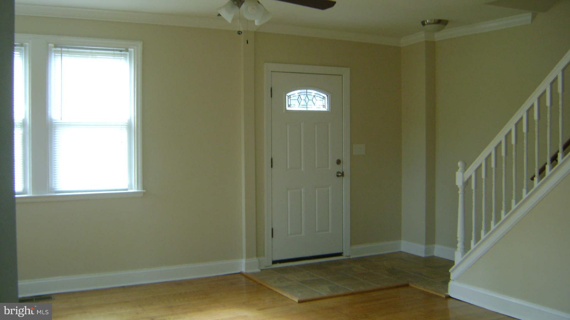 1634 Northwick Road Baltimore, MD 21218 - Photo 4 of 29 Living Room