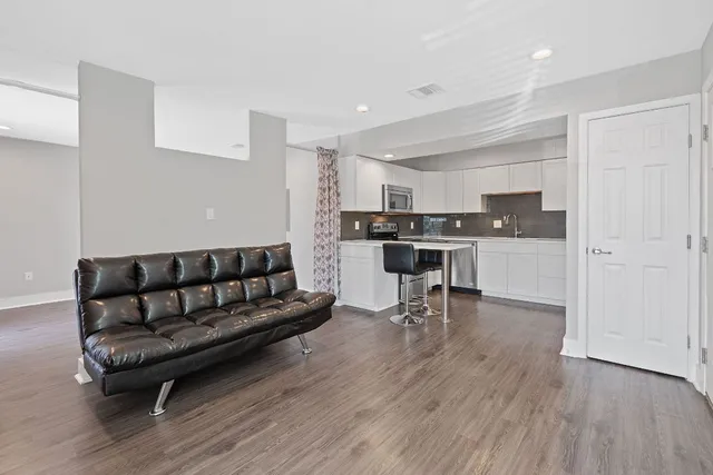 $999 | 935 La Posada Drive, Unit 254, Austin, TX 78752