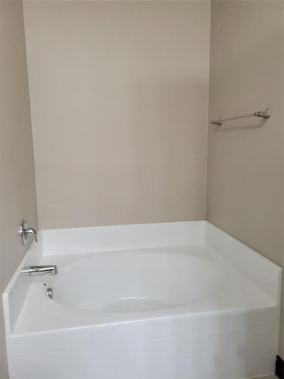 1633 Kawati Way Krum, TX 76249 - Photo 15 of 17 a bathroom with bathtub