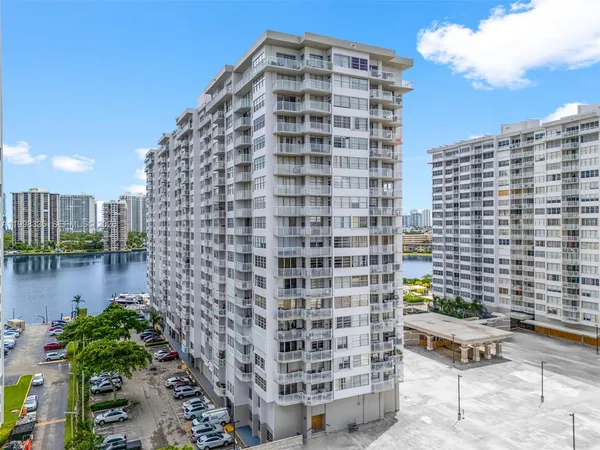 $1,900 | 18011 Biscayne Boulevard, Unit 1003, Aventura, FL 33160