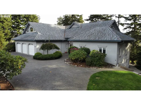 $929,000 | 2719 Alder Ridge Drive, North Bend, OR 97459