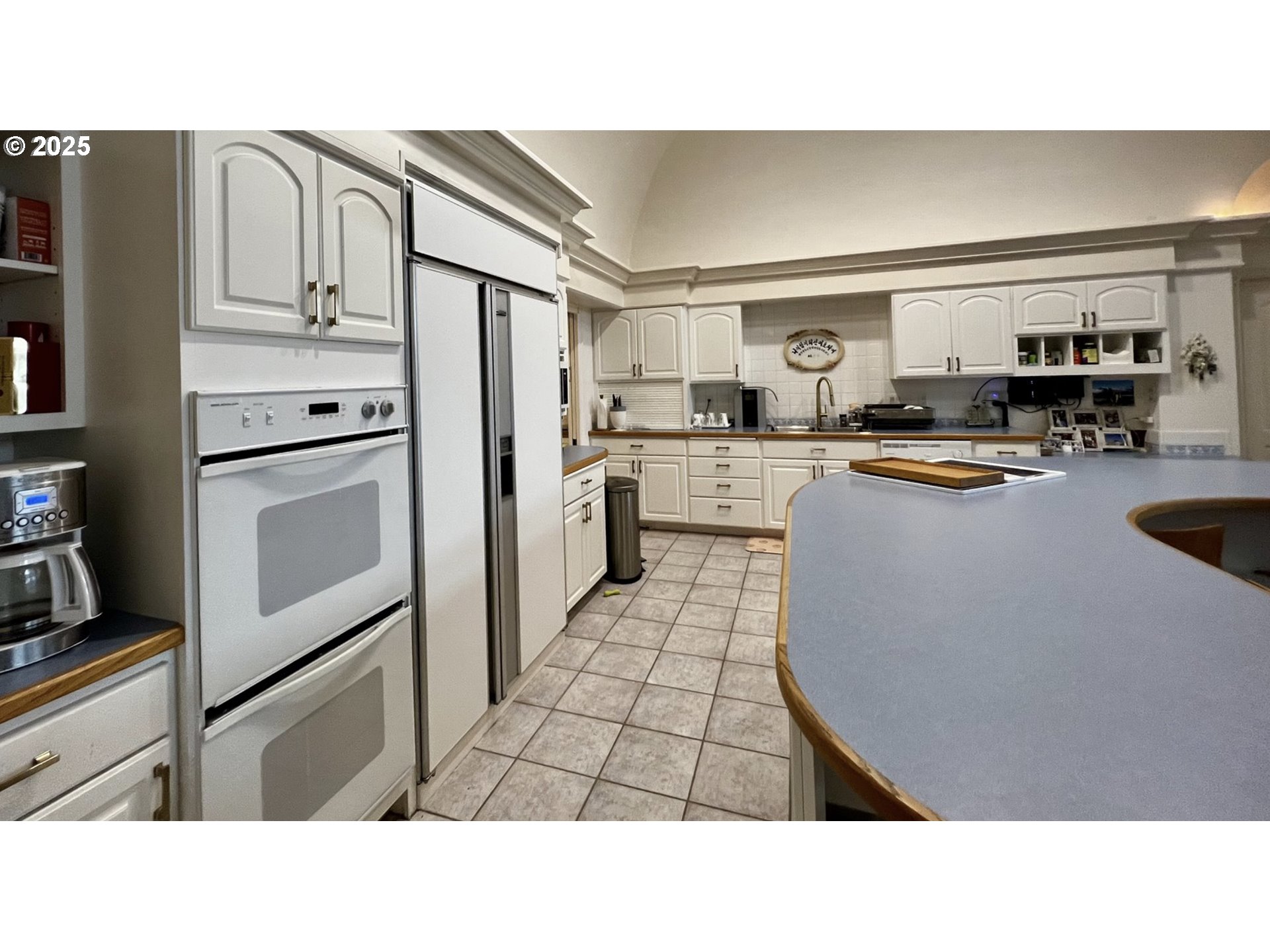 2719 Alder Ridge Drive North Bend, OR 97459 - Photo 14 of 27 a kitchen with appliances cabinets and furniture