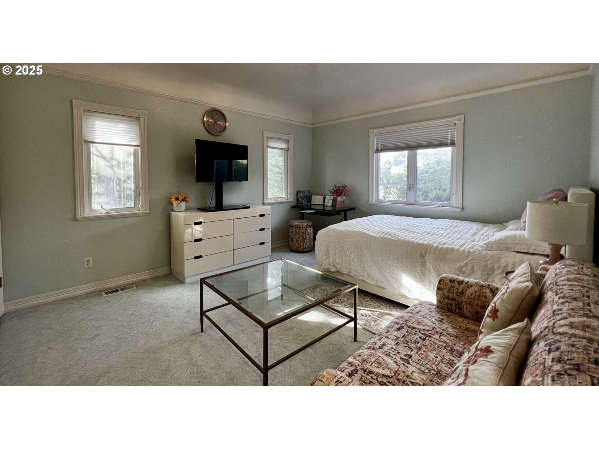 2719 Alder Ridge Drive North Bend, OR 97459 - Photo 17 of 27 a living room with furniture and a flat screen tv