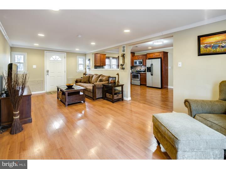 30 Incurve Road Levittown, PA 19057 - Photo 4 of 21 Living Room