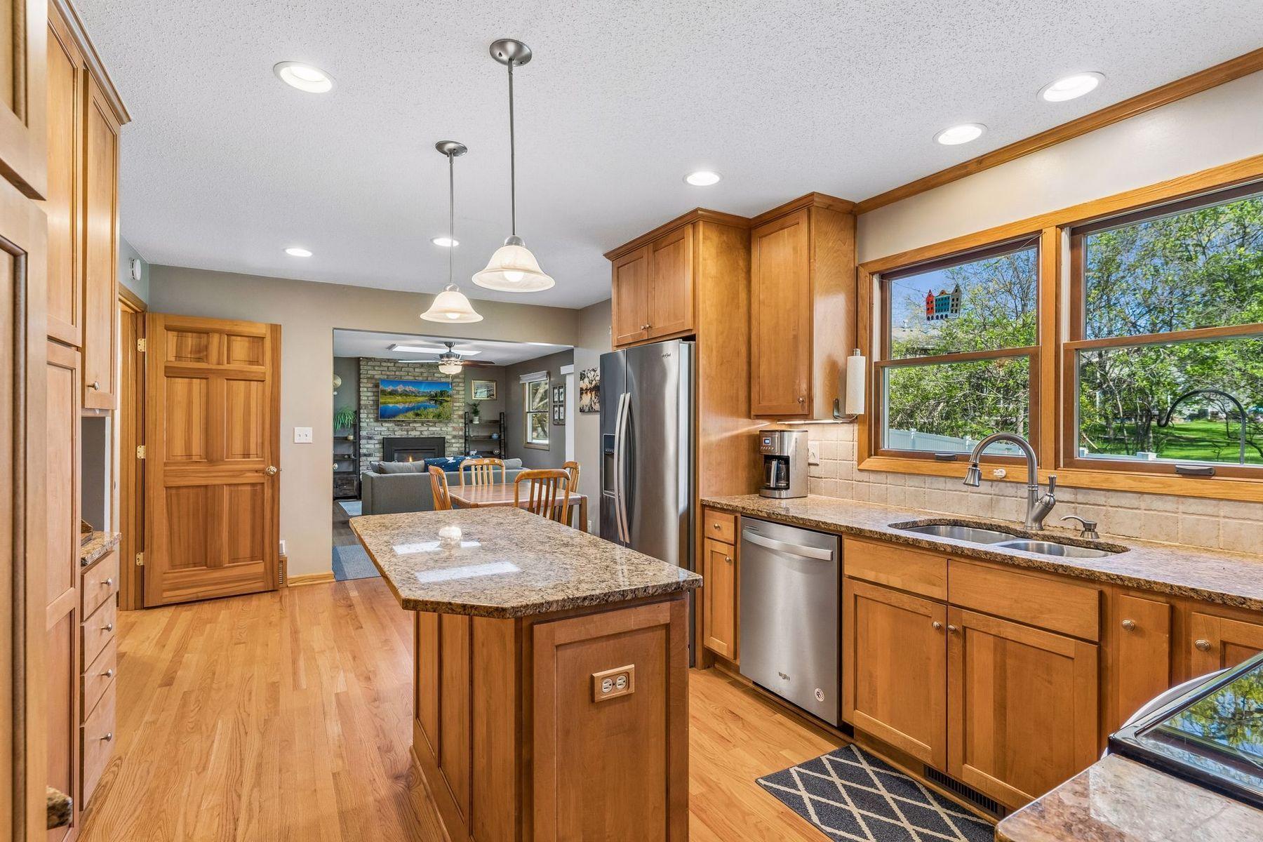 14240 Green View Court Eden Prairie, MN 55346 - Photo 6 of 35