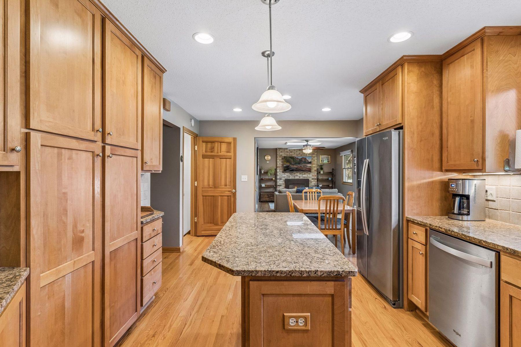 14240 Green View Court Eden Prairie, MN 55346 - Photo 7 of 35
