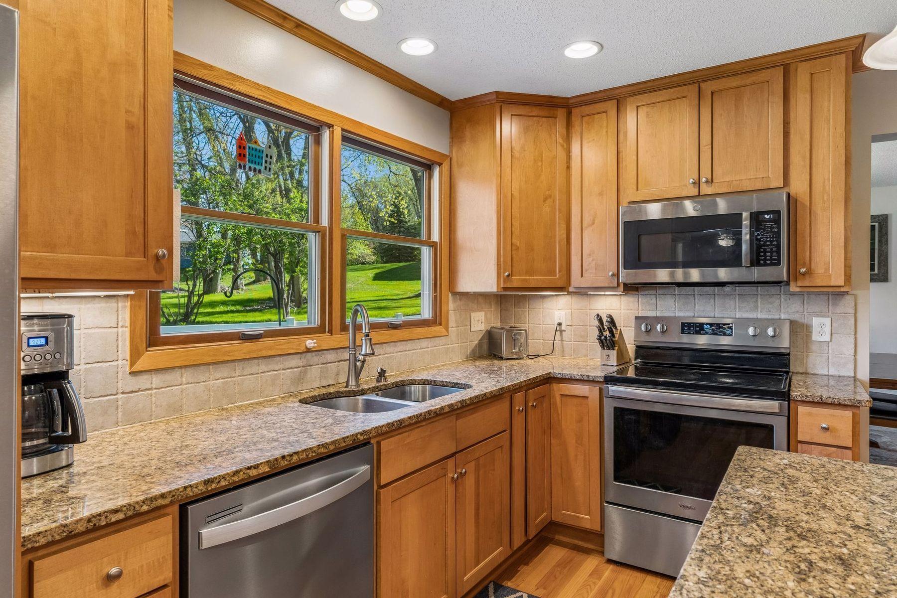 14240 Green View Court Eden Prairie, MN 55346 - Photo 8 of 35