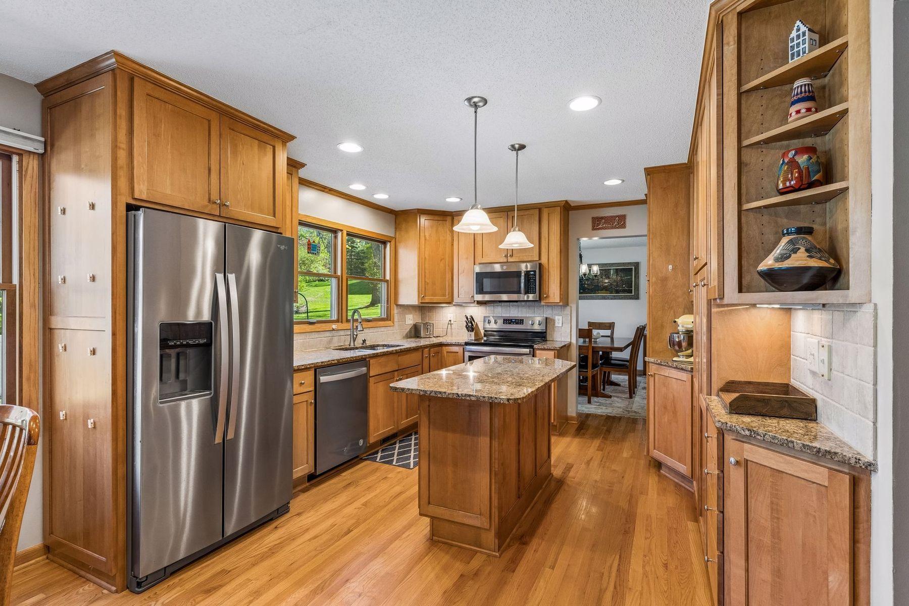 14240 Green View Court Eden Prairie, MN 55346 - Photo 9 of 35