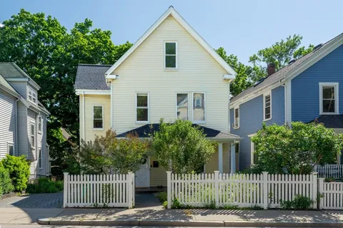 $949,000 | 146 Poplar Street, Boston, MA 02131