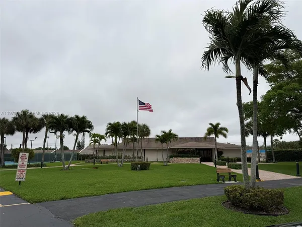 $1,900 | 5220 Las Verdes Circle, Unit 114, Delray Beach, FL 33484