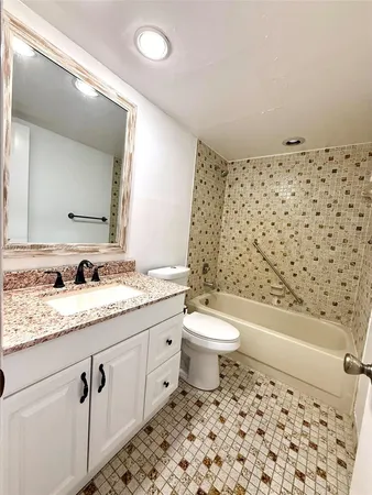 $1,900 | 5220 Las Verdes Circle, Unit 114, Delray Beach, FL 33484