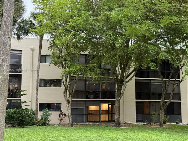 $1,900 | 5220 Las Verdes Circle, Unit 114, Delray Beach, FL 33484